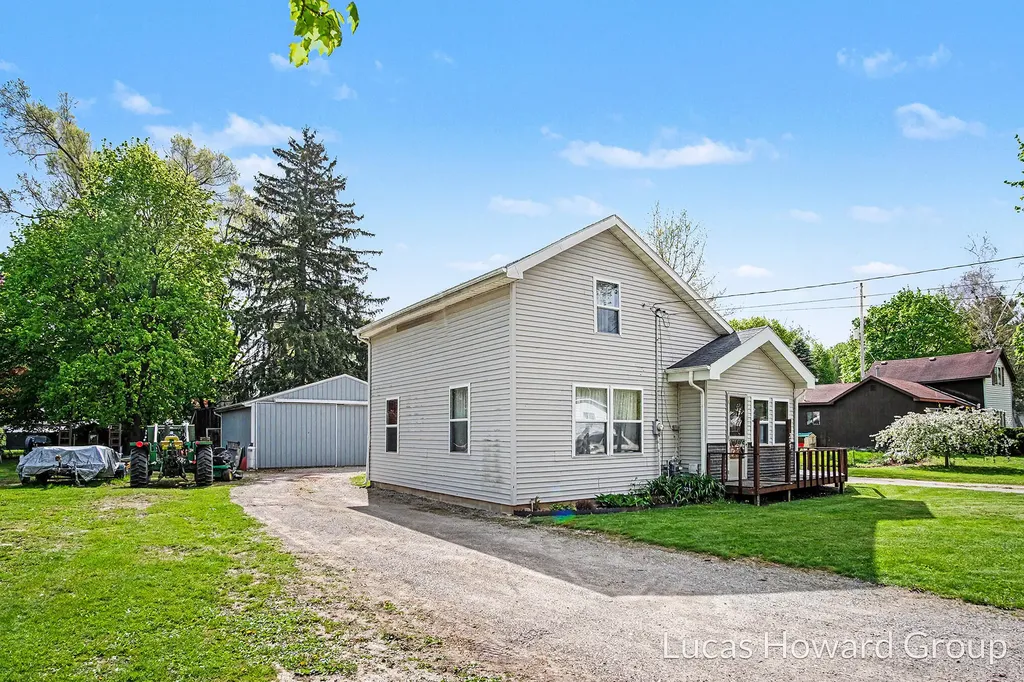 229 S Sherman Street Evergreen Township MI 48884
