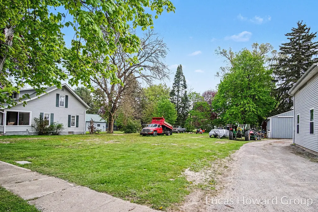 229 S Sherman Street Evergreen Township MI 48884
