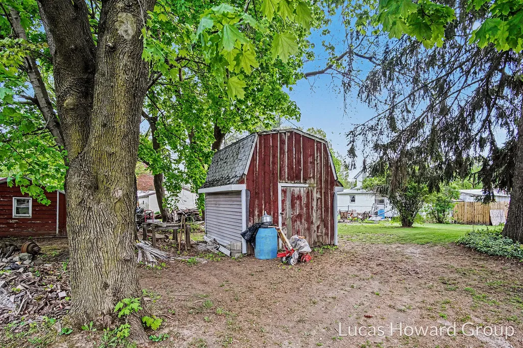 229 S Sherman Street Evergreen Township MI 48884