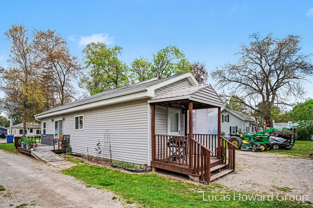 229 S Sherman Street Evergreen Township MI 48884