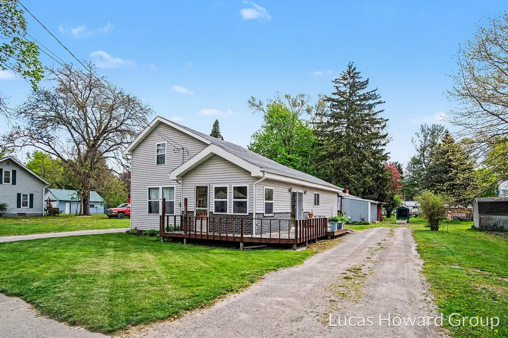 229 S Sherman Street Evergreen Township MI 48884