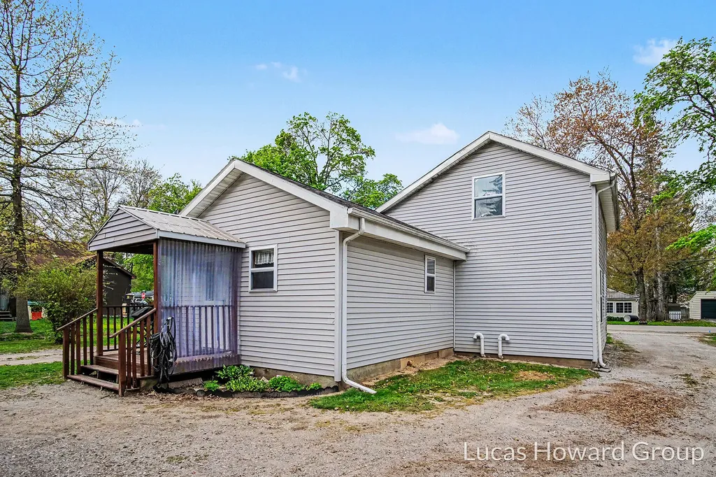 229 S Sherman Street Evergreen Township MI 48884