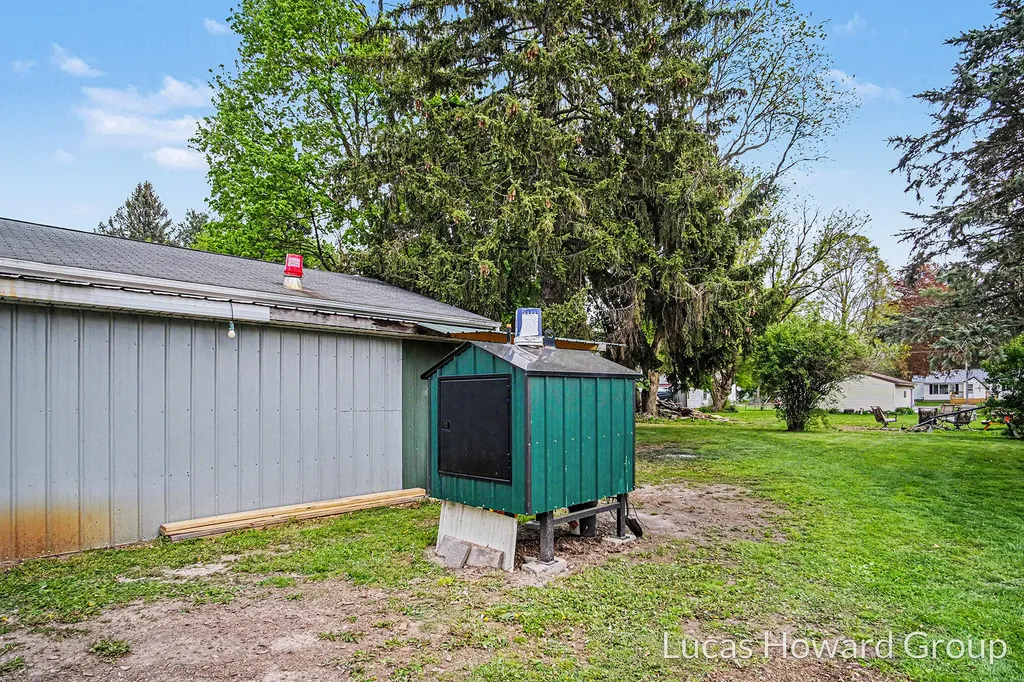 229 S Sherman Street Evergreen Township MI 48884