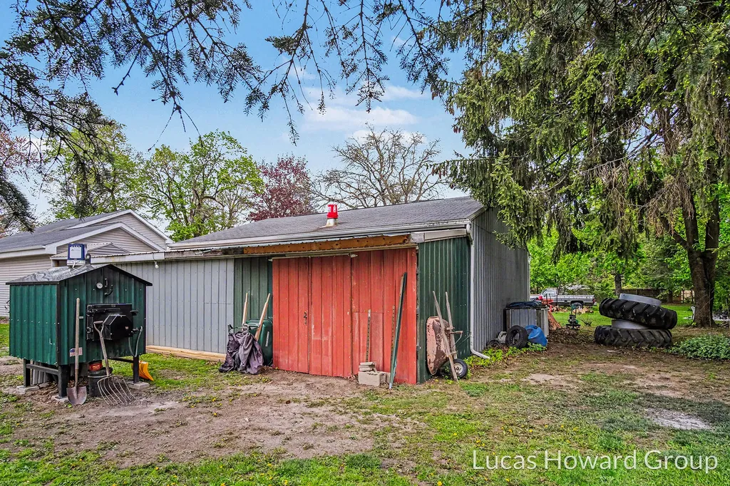 229 S Sherman Street Evergreen Township MI 48884