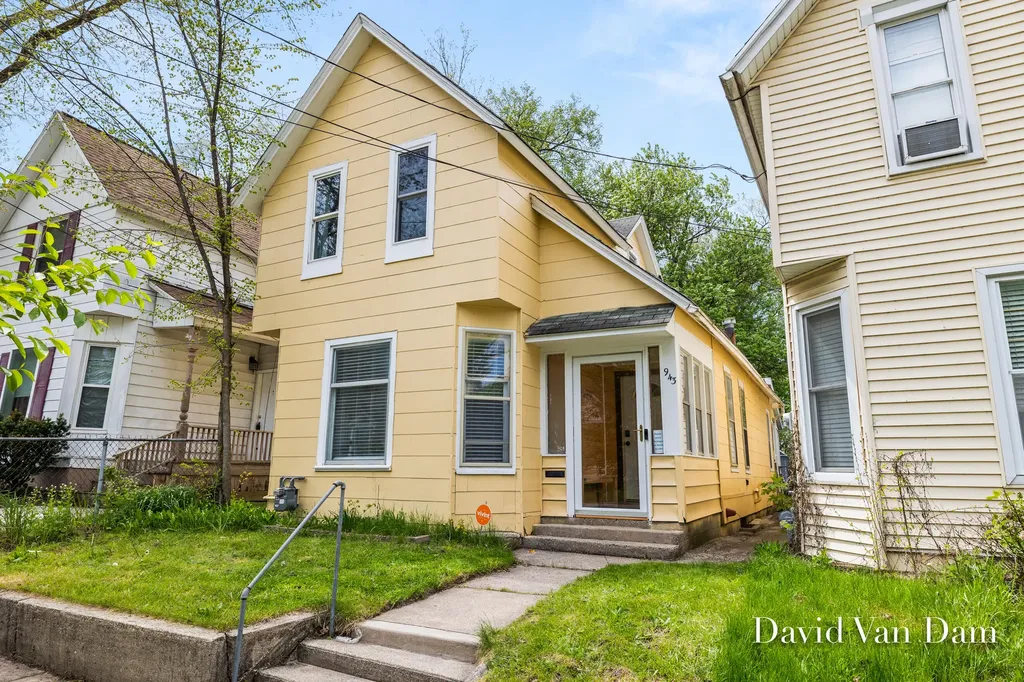 943 Prospect Avenue NE Grand Rapids City MI 49503