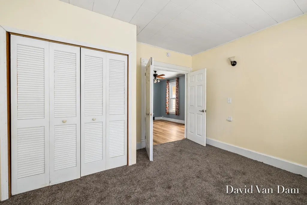 943 Prospect Avenue NE Grand Rapids City MI 49503