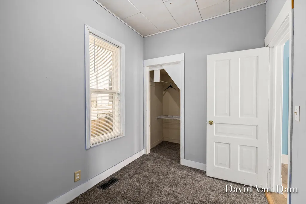 943 Prospect Avenue NE Grand Rapids City MI 49503