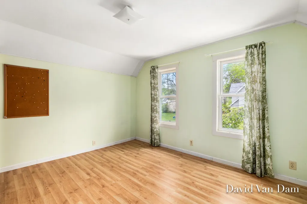 943 Prospect Avenue NE Grand Rapids City MI 49503