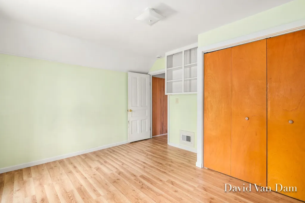 943 Prospect Avenue NE Grand Rapids City MI 49503