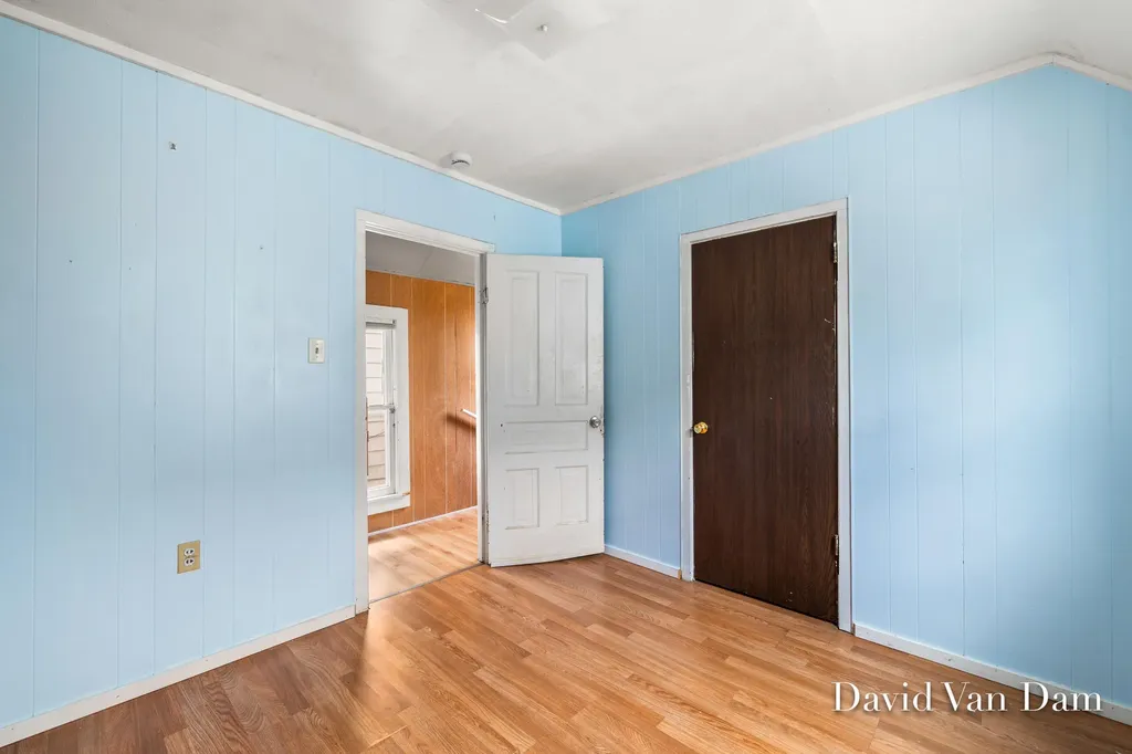 943 Prospect Avenue NE Grand Rapids City MI 49503