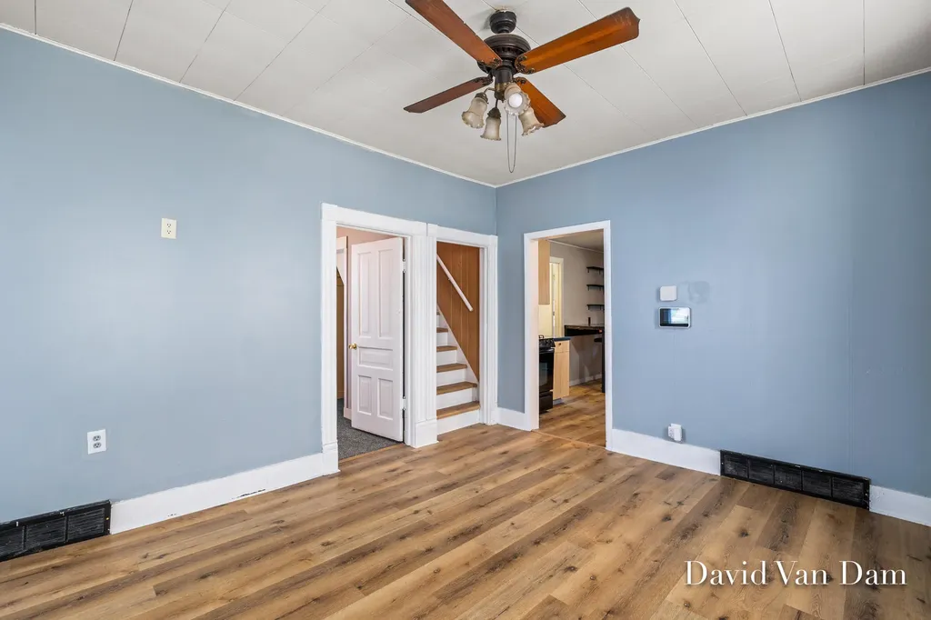 943 Prospect Avenue NE Grand Rapids City MI 49503