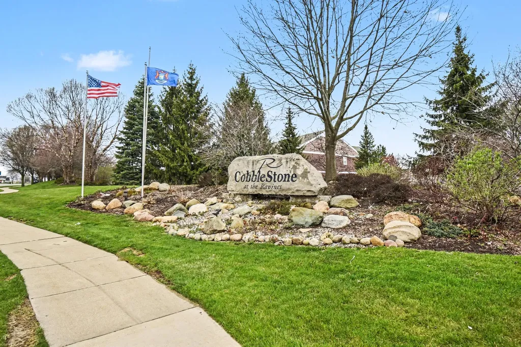 4355 Astoria Avenue SE Kentwood City MI 49512