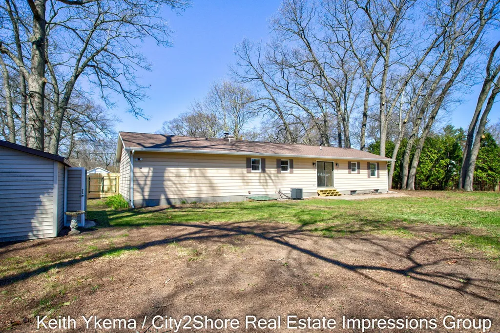 1830 N Roberts Road Muskegon Charter Township MI 49445