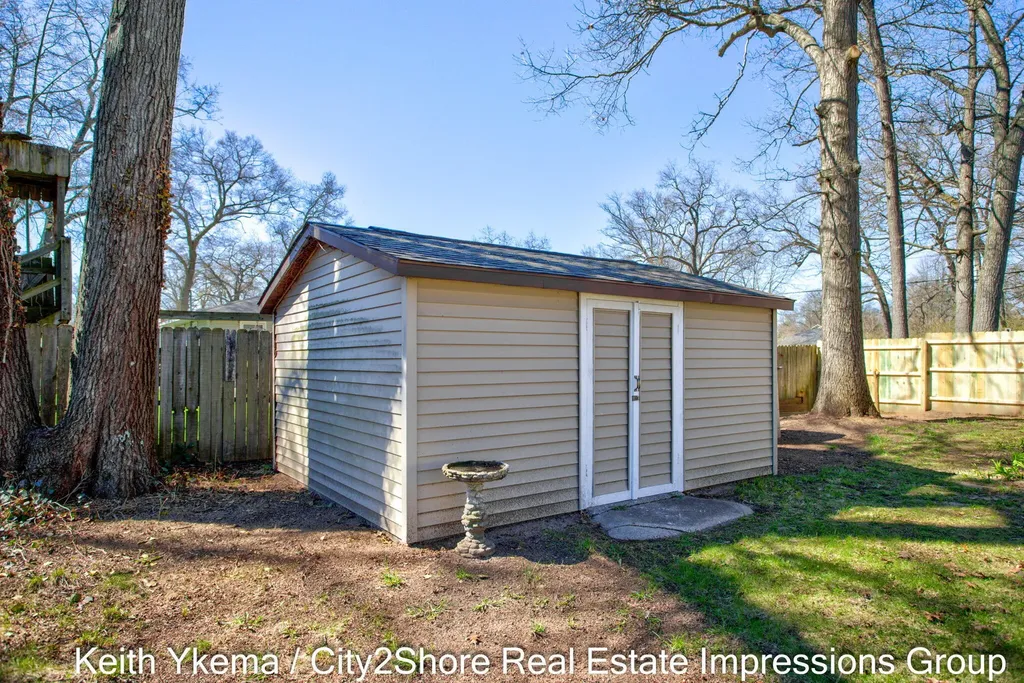1830 N Roberts Road Muskegon Charter Township MI 49445