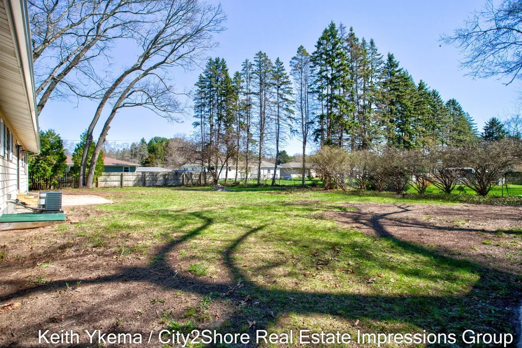 1830 N Roberts Road Muskegon Charter Township MI 49445