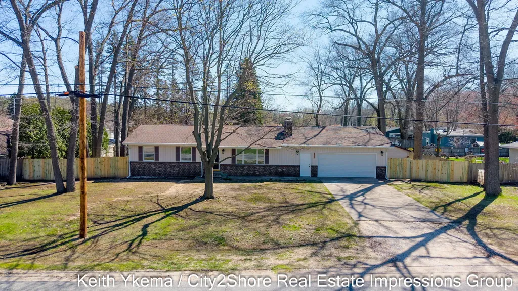 1830 N Roberts Road Muskegon Charter Township MI 49445