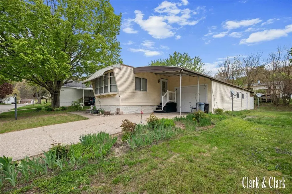 5694 N Seagull Drive NE Plainfield Charter Township MI 49306