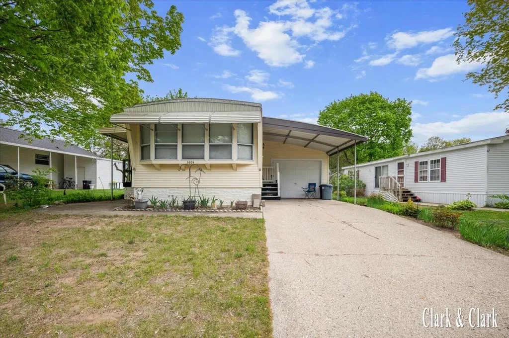 5694 N Seagull Drive NE Plainfield Charter Township MI 49306