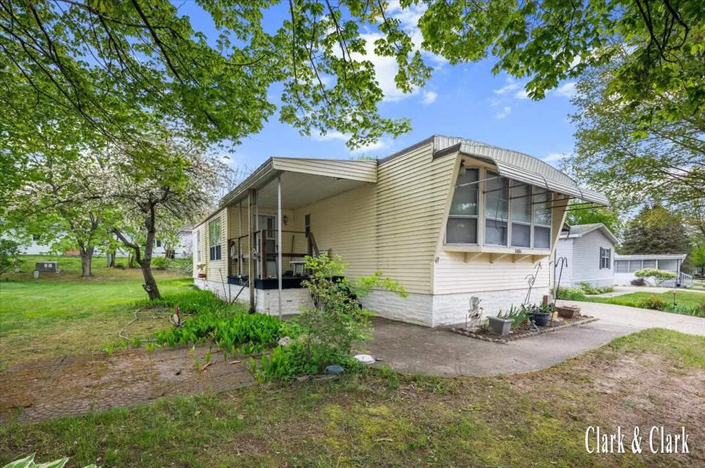 5694 N Seagull Drive NE Plainfield Charter Township MI 49306