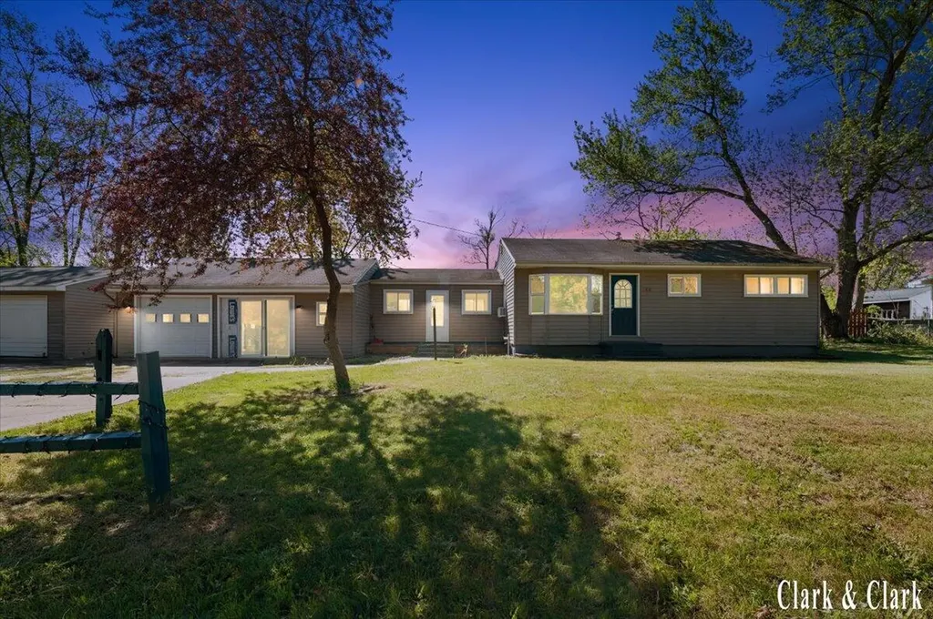 146 S Carleton Drive Pennfield Charter Township MI 49017
