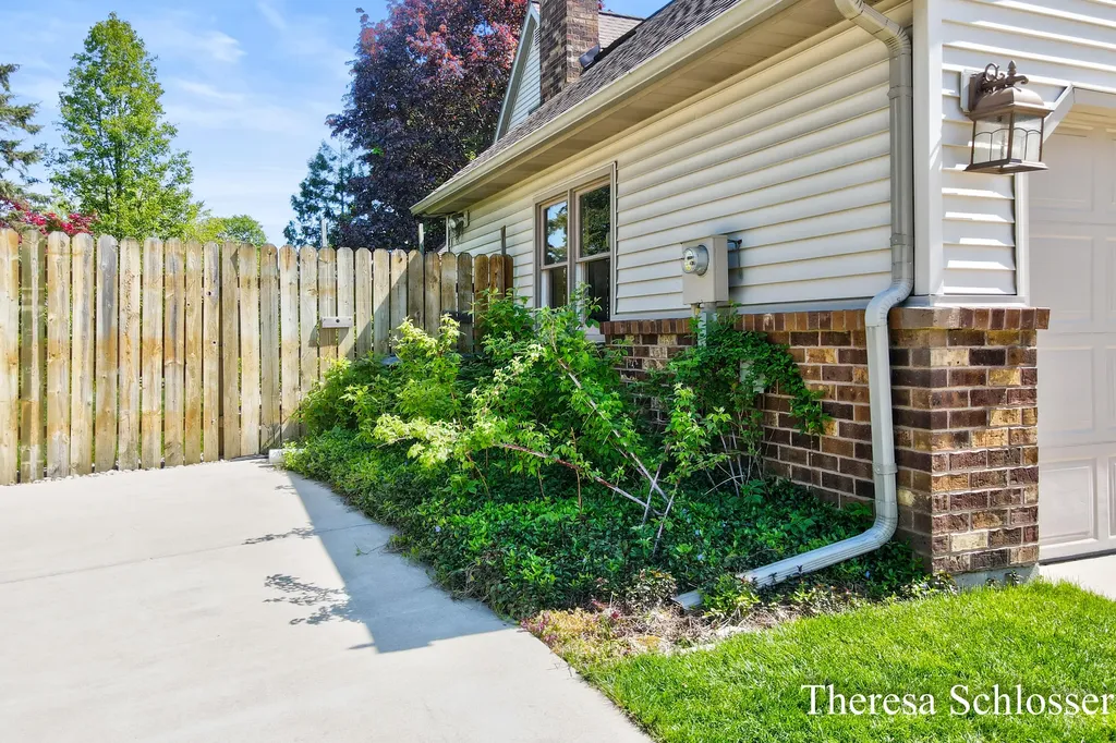 3704 Piute Drive SW Grandville City MI 49418