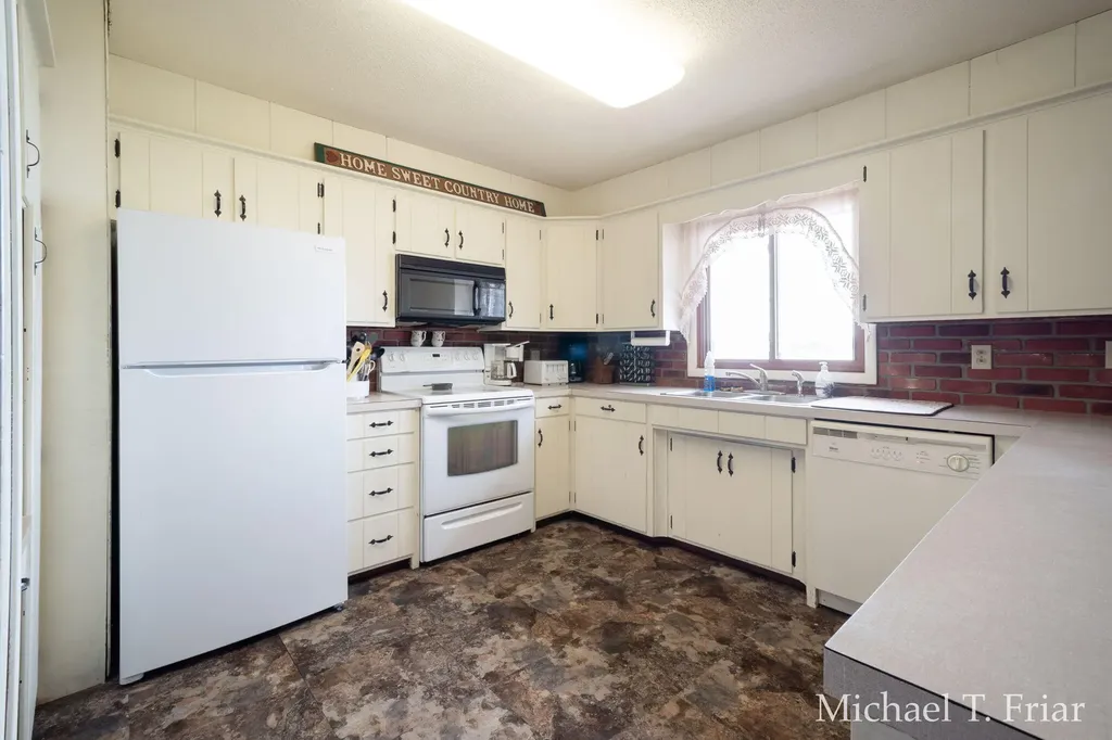 3668 Sunny Drive Orient Township MI 49679