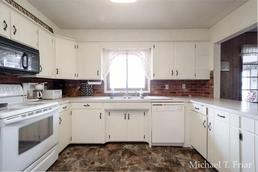 3668 Sunny Drive Orient Township MI 49679