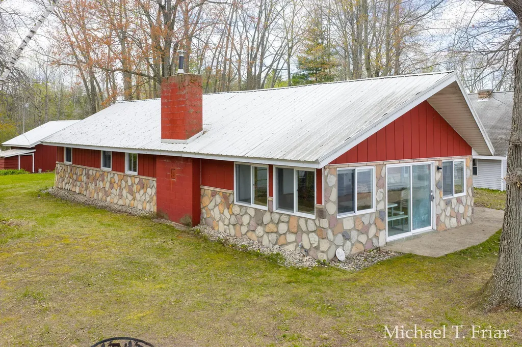 3668 Sunny Drive Orient Township MI 49679