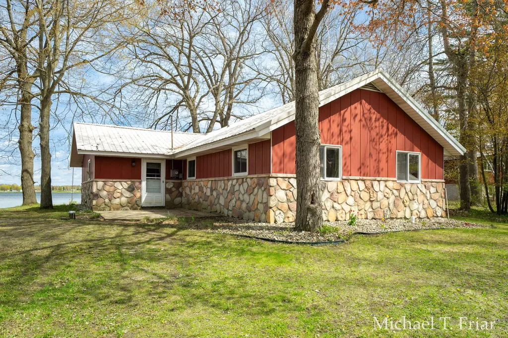3668 Sunny Drive Orient Township MI 49679