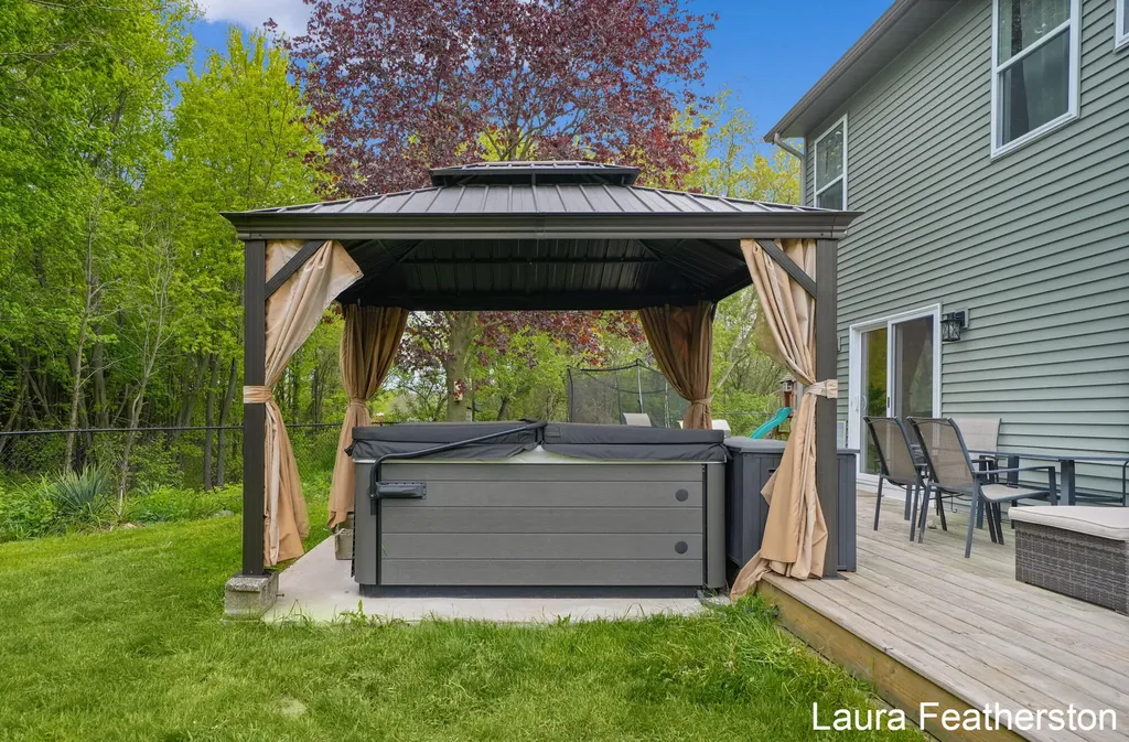 10451 Pine Island Drive NE Algoma Township MI 49345