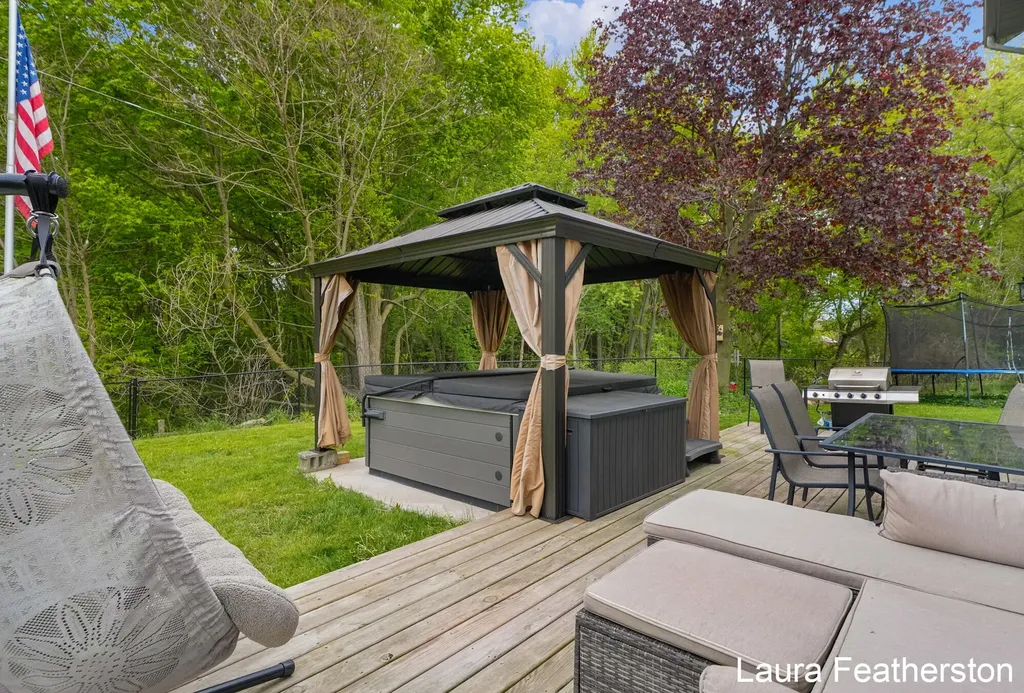 10451 Pine Island Drive NE Algoma Township MI 49345