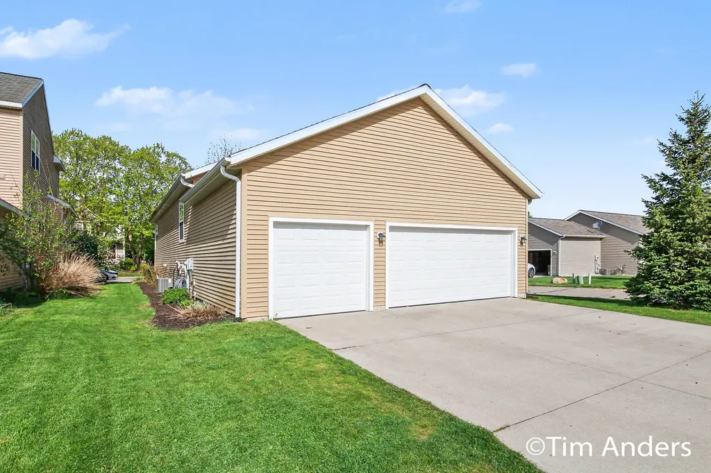 4316 Stratton Boulevard Kentwood City MI 49512