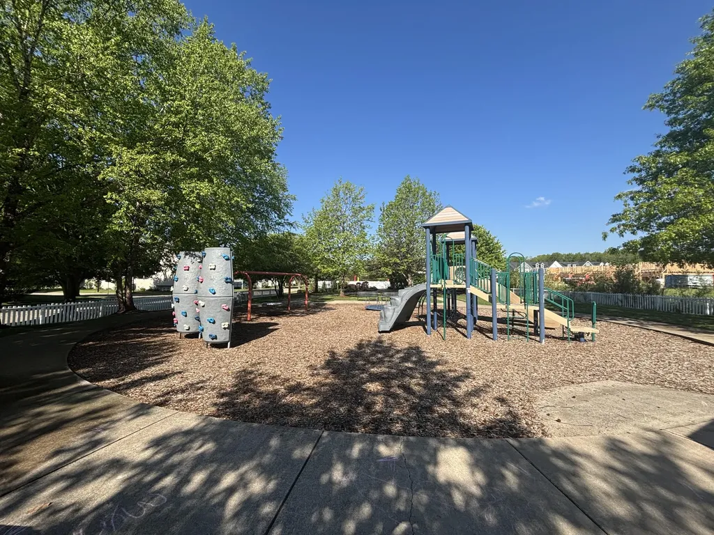 4316 Stratton Boulevard Kentwood City MI 49512