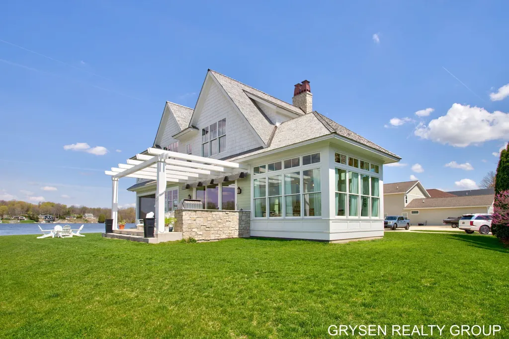 511 N Lake Drive Leighton Township MI 49316