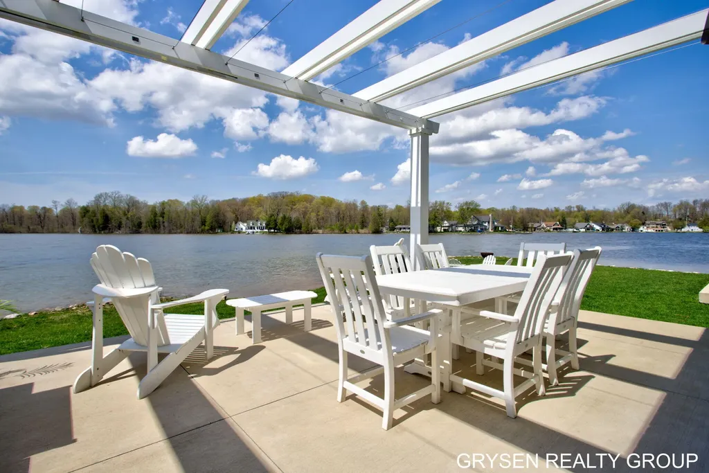 511 N Lake Drive Leighton Township MI 49316