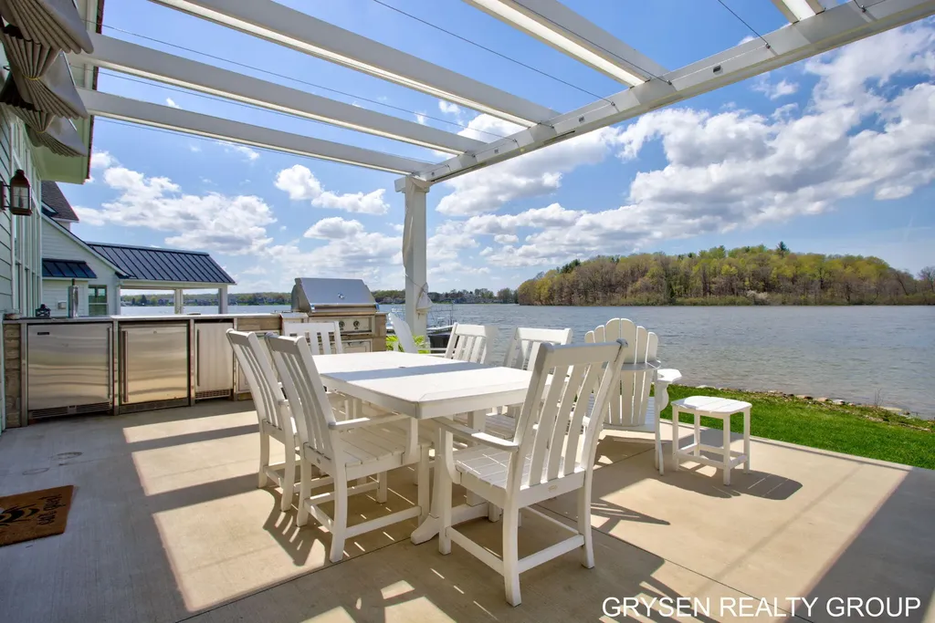 511 N Lake Drive Leighton Township MI 49316