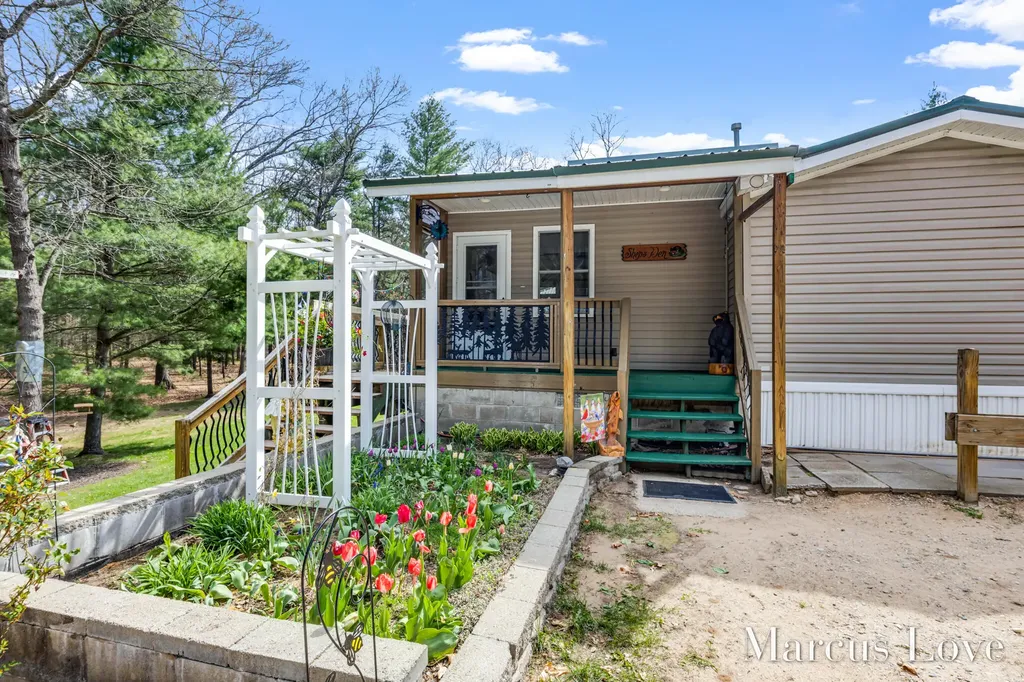 4376 E 24th Street Cherry Valley Township MI 49623