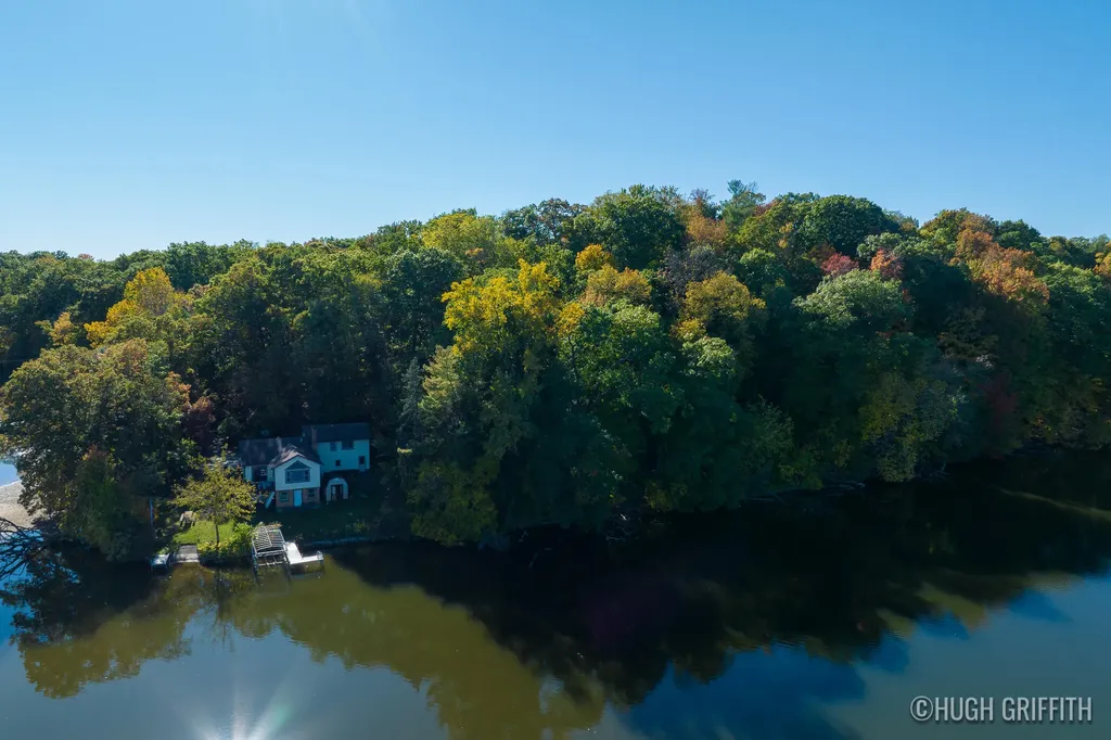 6811 Burger Drive SE Cascade Charter Township MI 49546