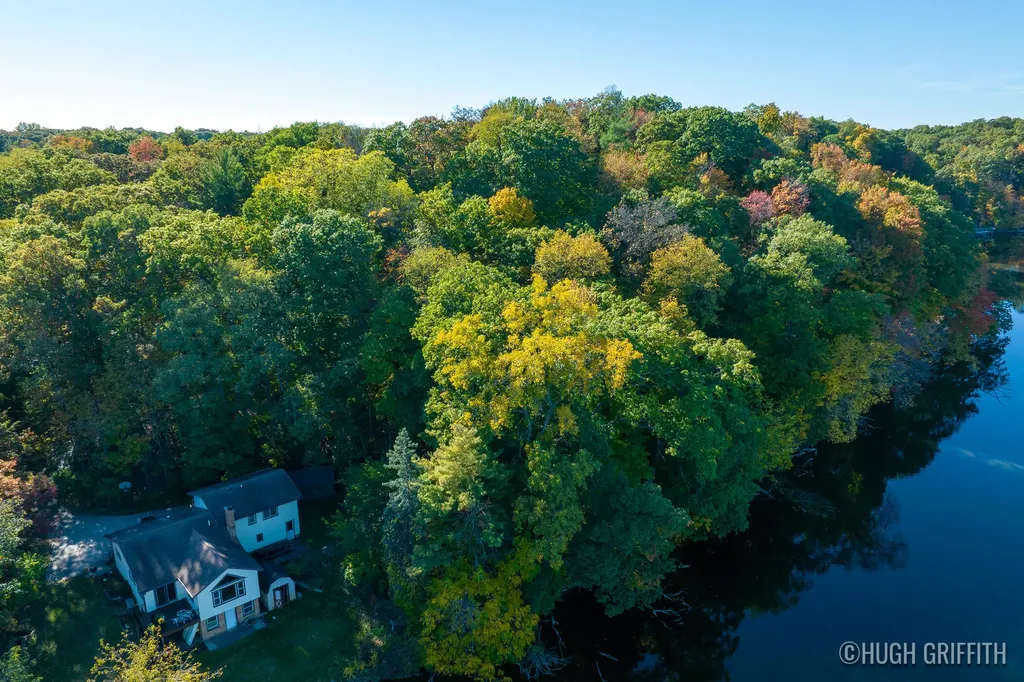 6811 Burger Drive SE Cascade Charter Township MI 49546