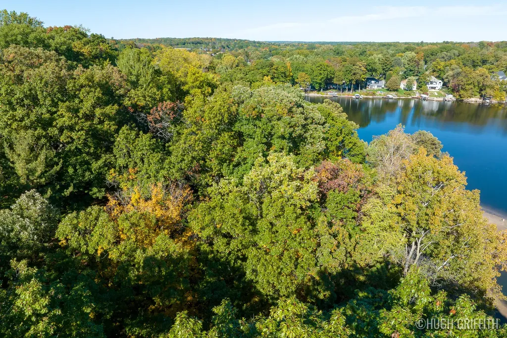 6811 Burger Drive SE Cascade Charter Township MI 49546