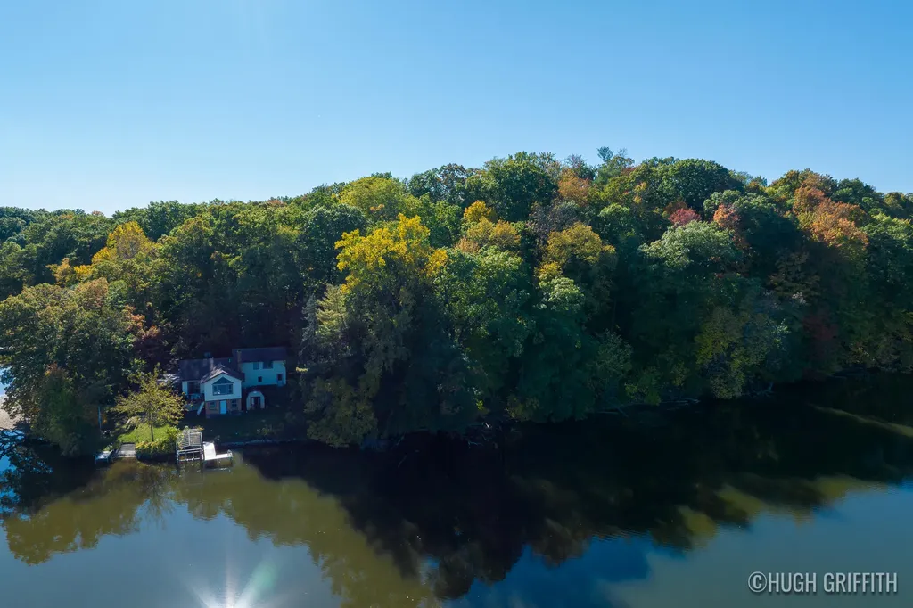 6811 Burger Drive SE Cascade Charter Township MI 49546