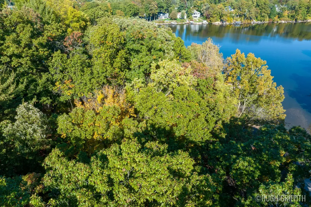 6811 Burger Drive SE Cascade Charter Township MI 49546