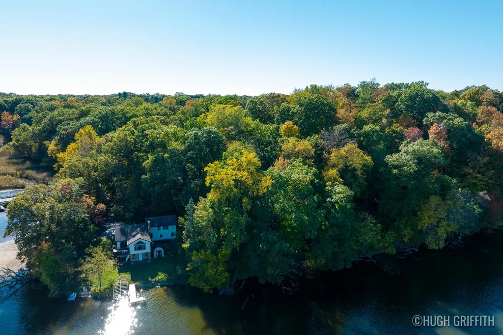 6811 Burger Drive SE Cascade Charter Township MI 49546