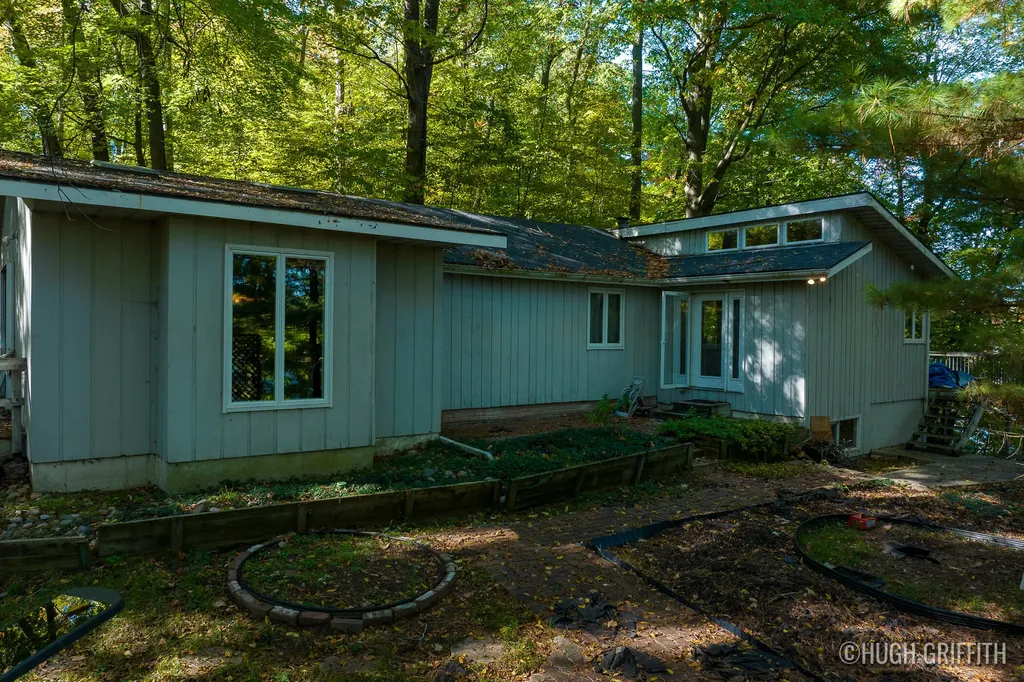 6811 Burger Drive SE Cascade Charter Township MI 49546