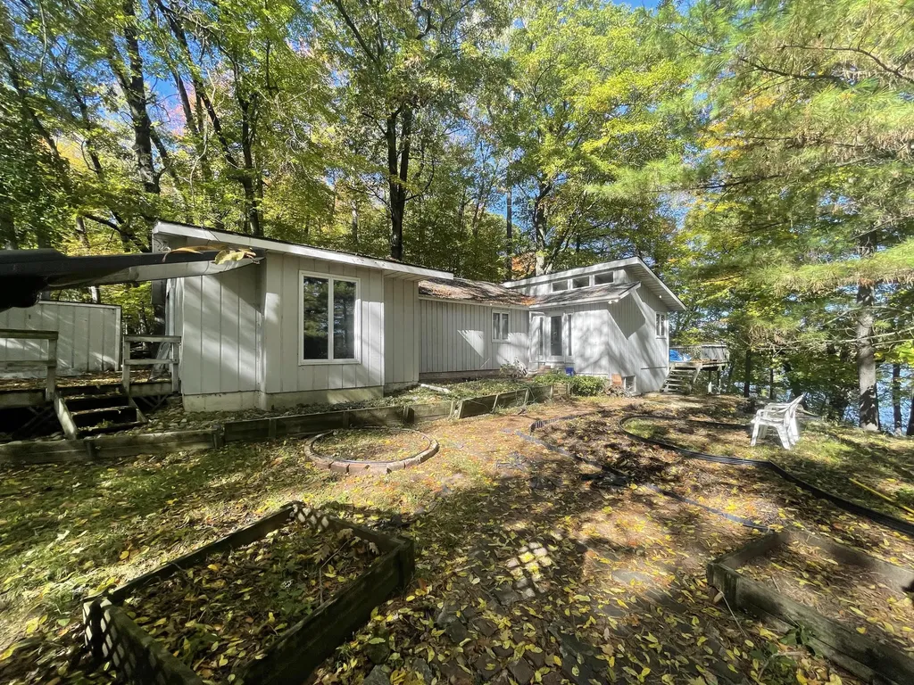 6811 Burger Drive SE Cascade Charter Township MI 49546