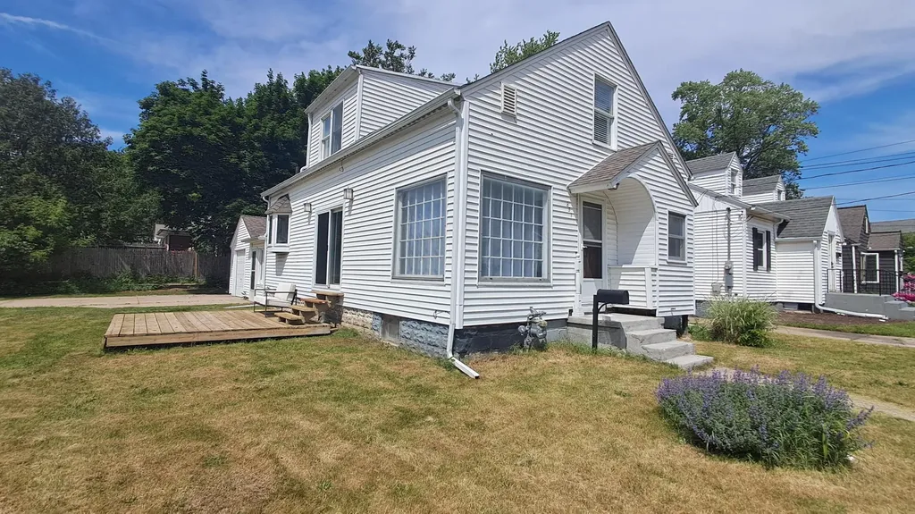 851 Hollywood Street NE Grand Rapids City MI 49505