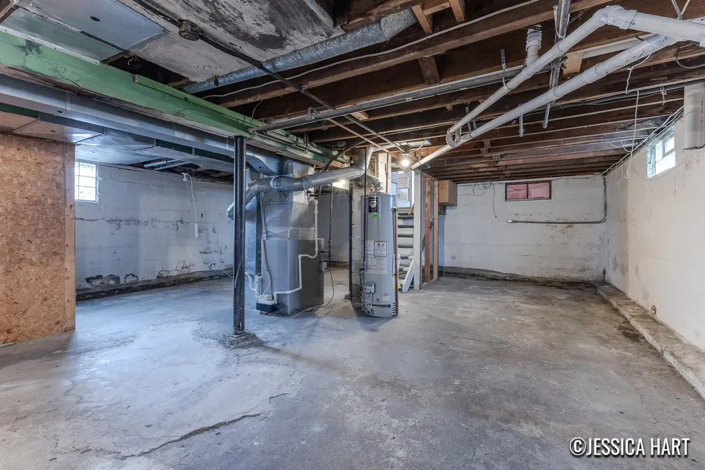 851 Hollywood Street NE Grand Rapids City MI 49505
