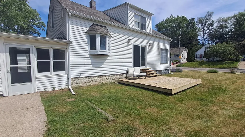851 Hollywood Street NE Grand Rapids City MI 49505