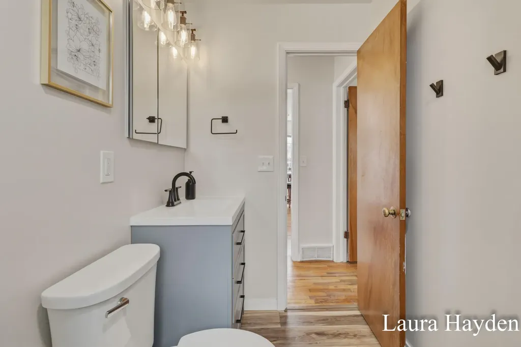 1910 Gordon Lansing City MI 48910