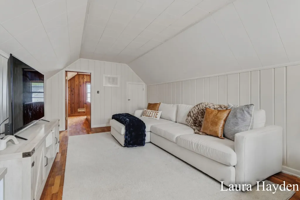 1910 Gordon Lansing City MI 48910